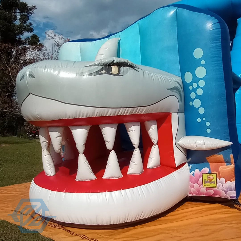 Nadmuchiwane zjeżdżalnie dla dzieci z motywem oceanu rekina na świeżym powietrzu 