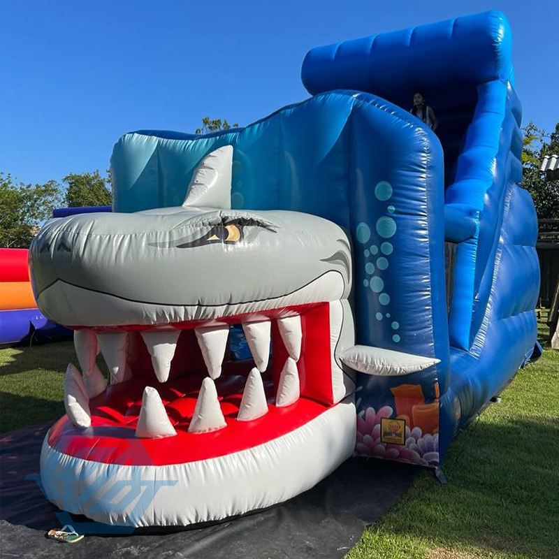 Nadmuchiwane zjeżdżalnie dla dzieci z motywem oceanu rekina na świeżym powietrzu 