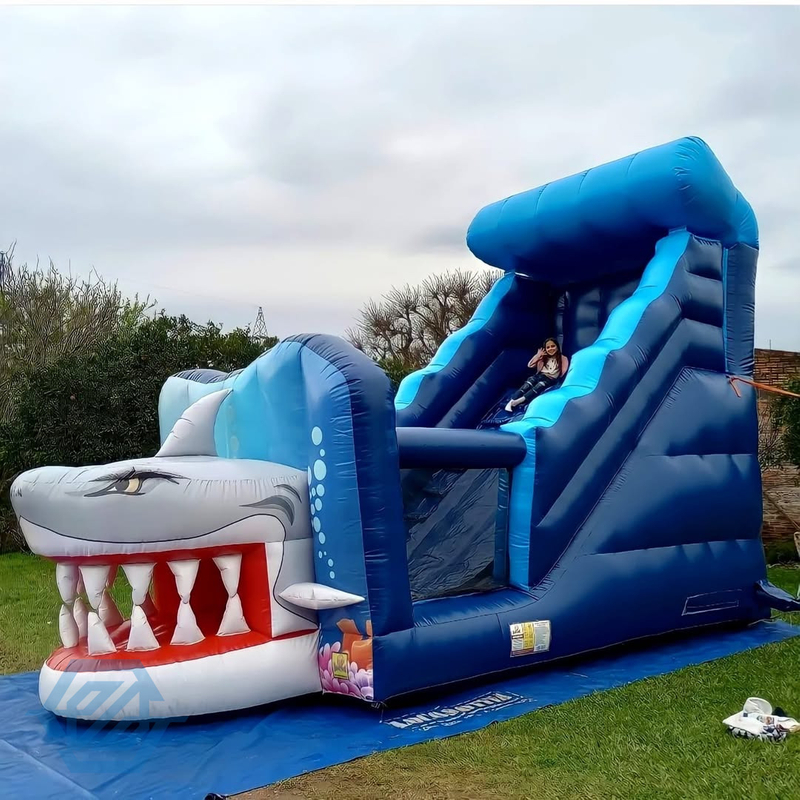 Nadmuchiwane zjeżdżalnie dla dzieci z motywem oceanu rekina na świeżym powietrzu 