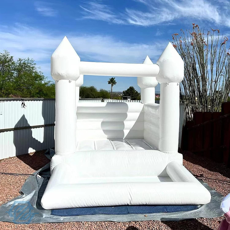 Inflatable White Bouncy Castle with Ball Pit for Wedding Events